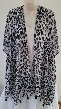 ULTRA PINK Women's Shawl, Poncho, Open-Cardigan Leopard print Top--Sz Lg/XLg